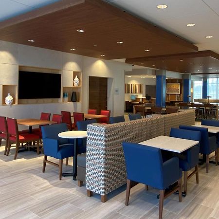 Holiday Inn Express & Suites - Aurora By Ihg Eksteriør billede