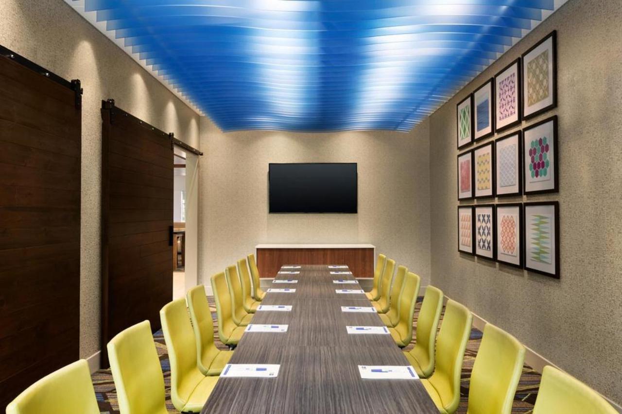 Holiday Inn Express & Suites - Aurora By Ihg Eksteriør billede