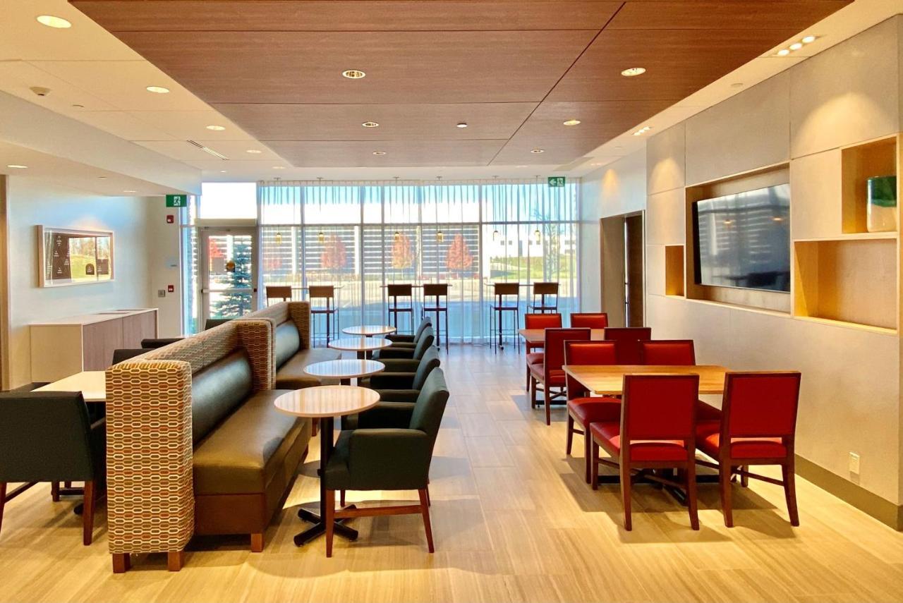 Holiday Inn Express & Suites - Aurora By Ihg Eksteriør billede