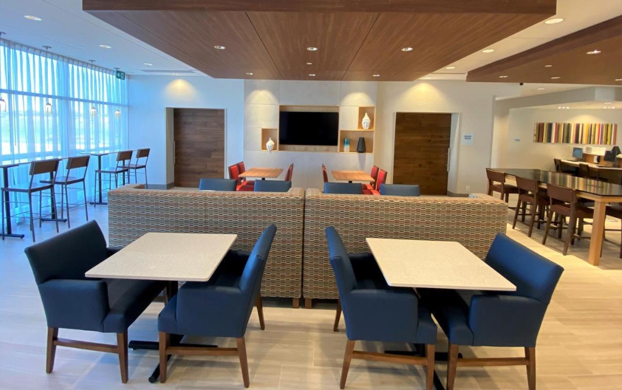 Holiday Inn Express & Suites - Aurora By Ihg Eksteriør billede