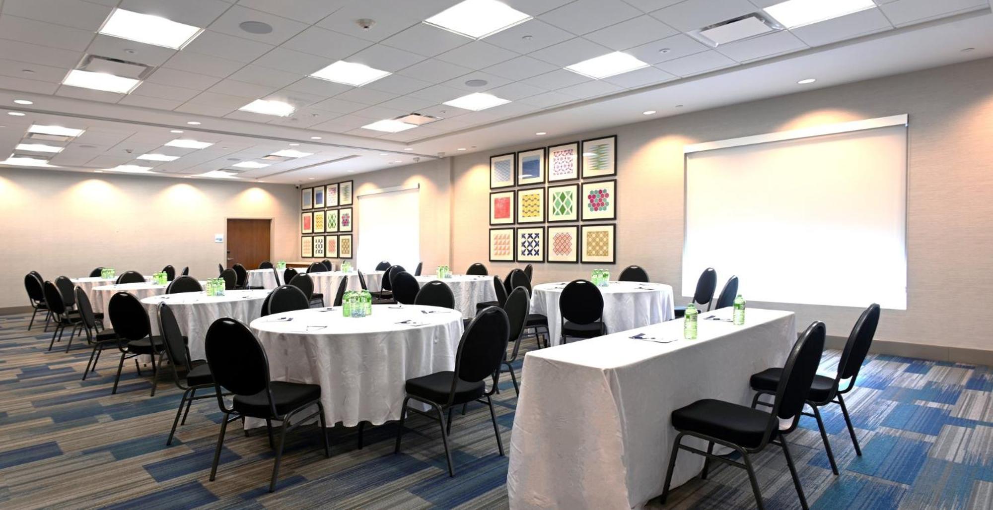 Holiday Inn Express & Suites - Aurora By Ihg Eksteriør billede