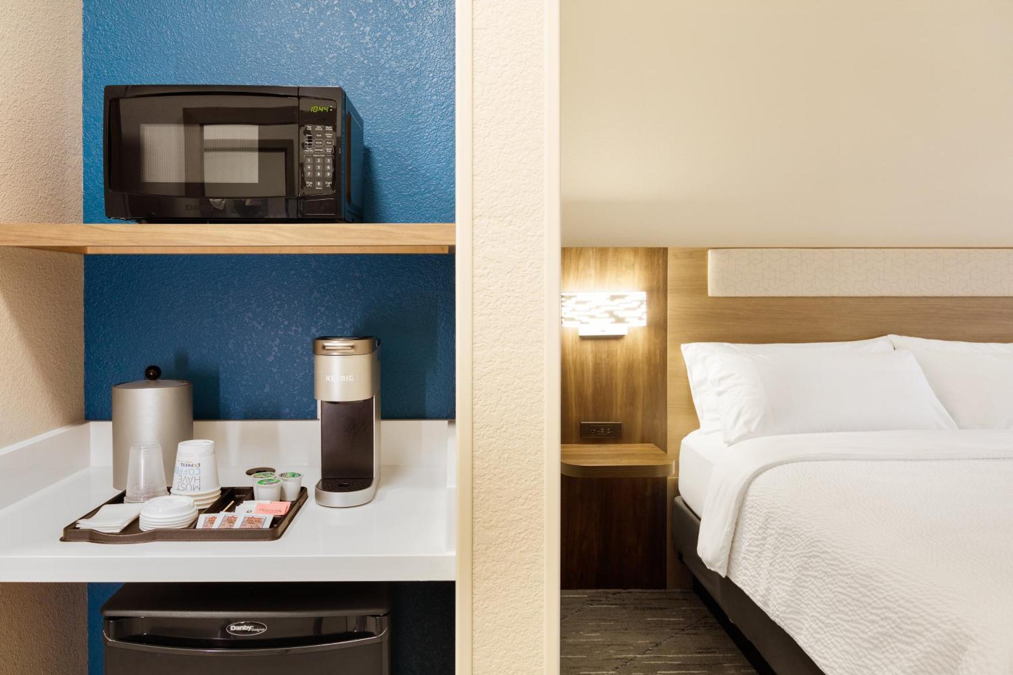 Holiday Inn Express & Suites - Aurora By Ihg Eksteriør billede
