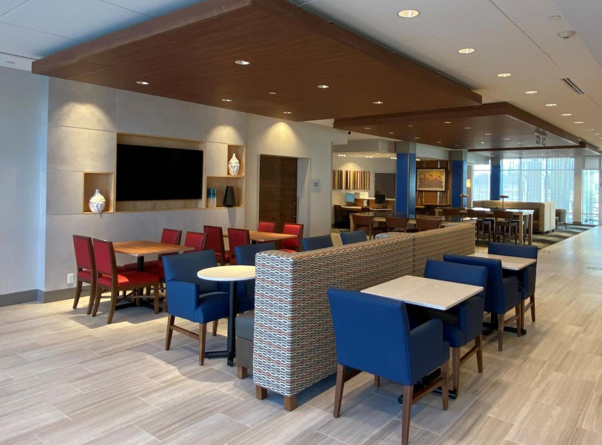 Holiday Inn Express & Suites - Aurora By Ihg Eksteriør billede
