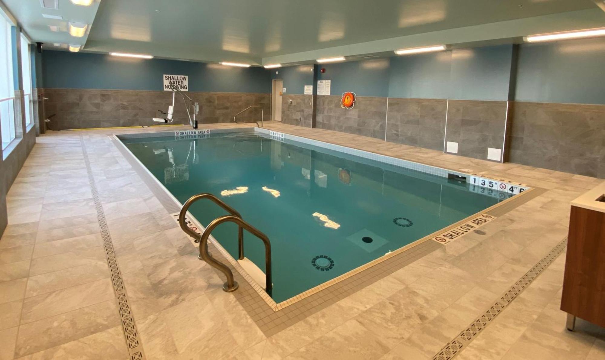 Holiday Inn Express & Suites - Aurora By Ihg Eksteriør billede
