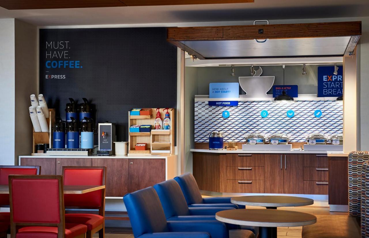 Holiday Inn Express & Suites - Aurora By Ihg Eksteriør billede